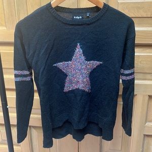 Light weight sweater with multicolor star detail